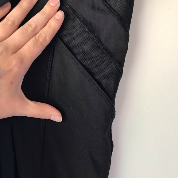 Lululemon black crop leggings - Picture 6 of 7